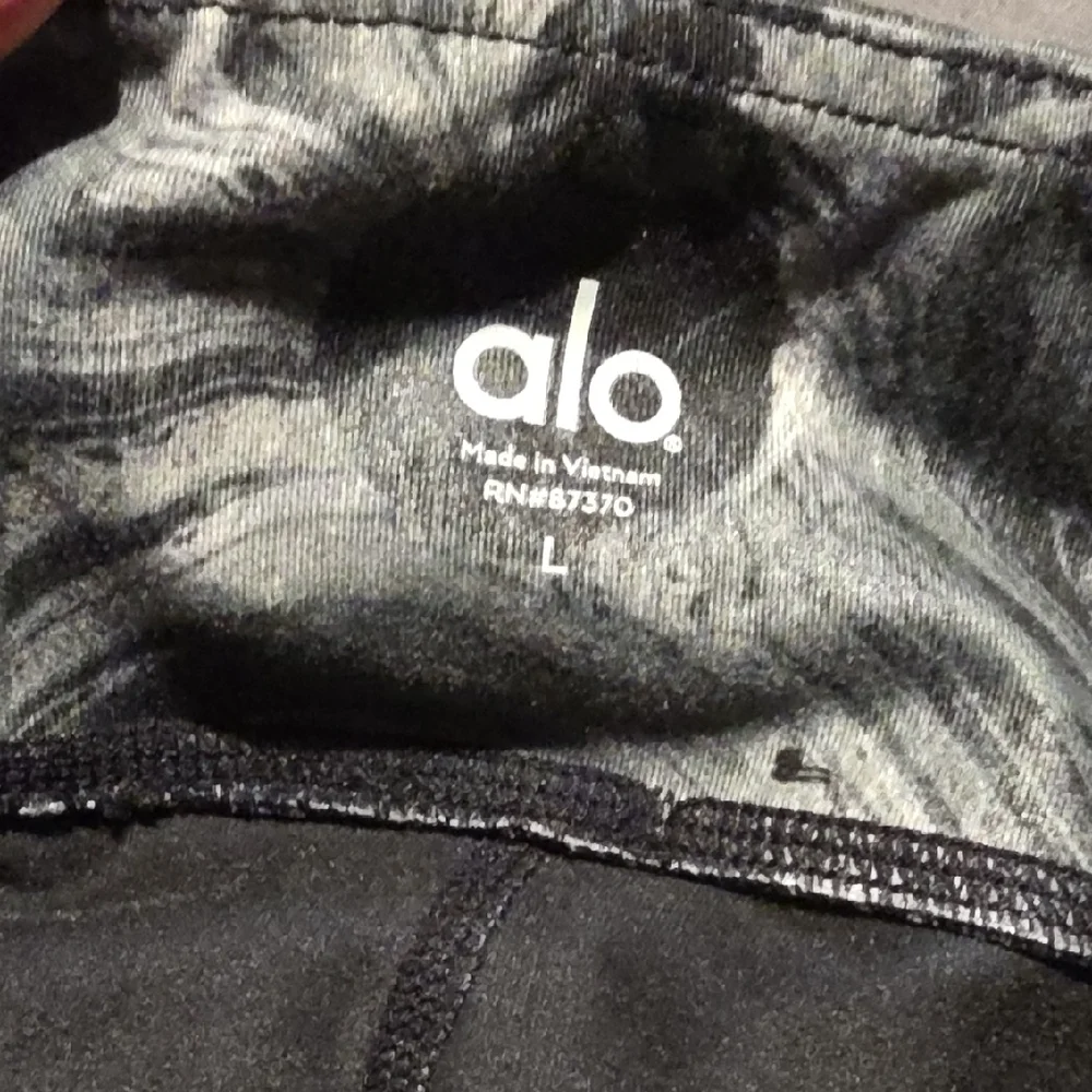 ALO Yoga stylish leggings